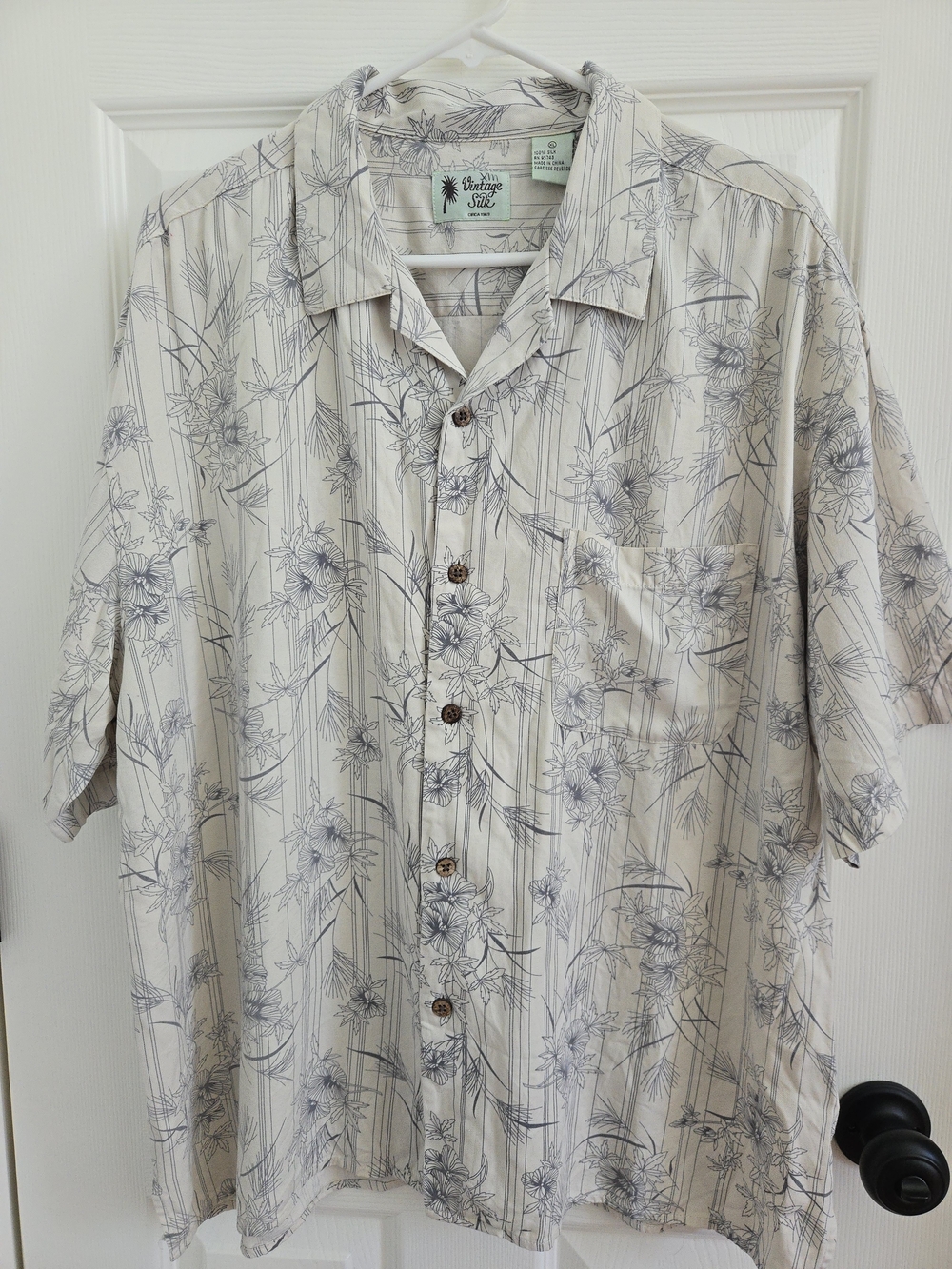 Vintage Silk Circa 1969 Brand Cream and Blue Floral 100% Silk Button-Down Shirt - Picture 2 of 4